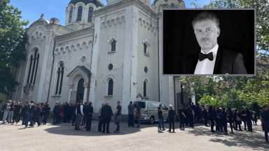 С аплодисменти изпратиха във вечността звездния тенор Богомил Спиров