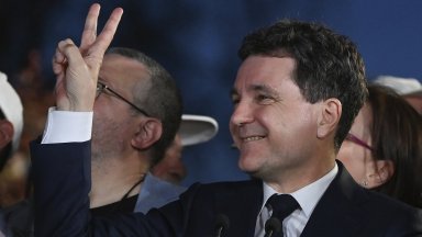 Центристът Никушор Дан който положи днес клетва като президент