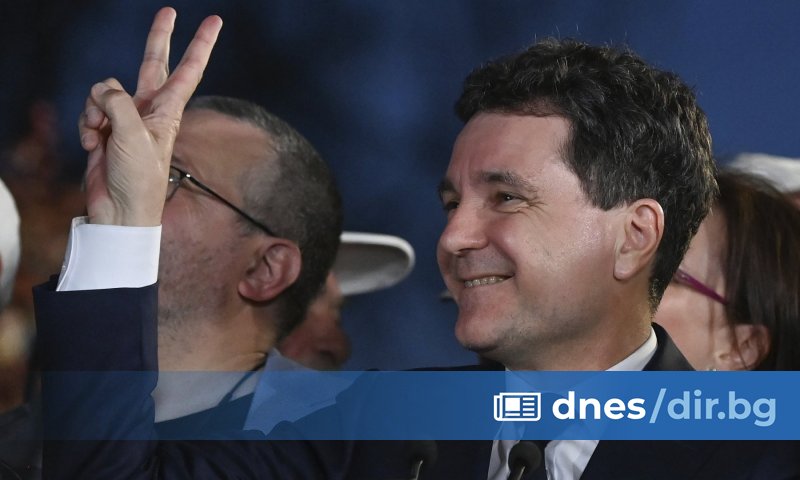 Центристът Никушор Дан, който , положи днес клетва като президент