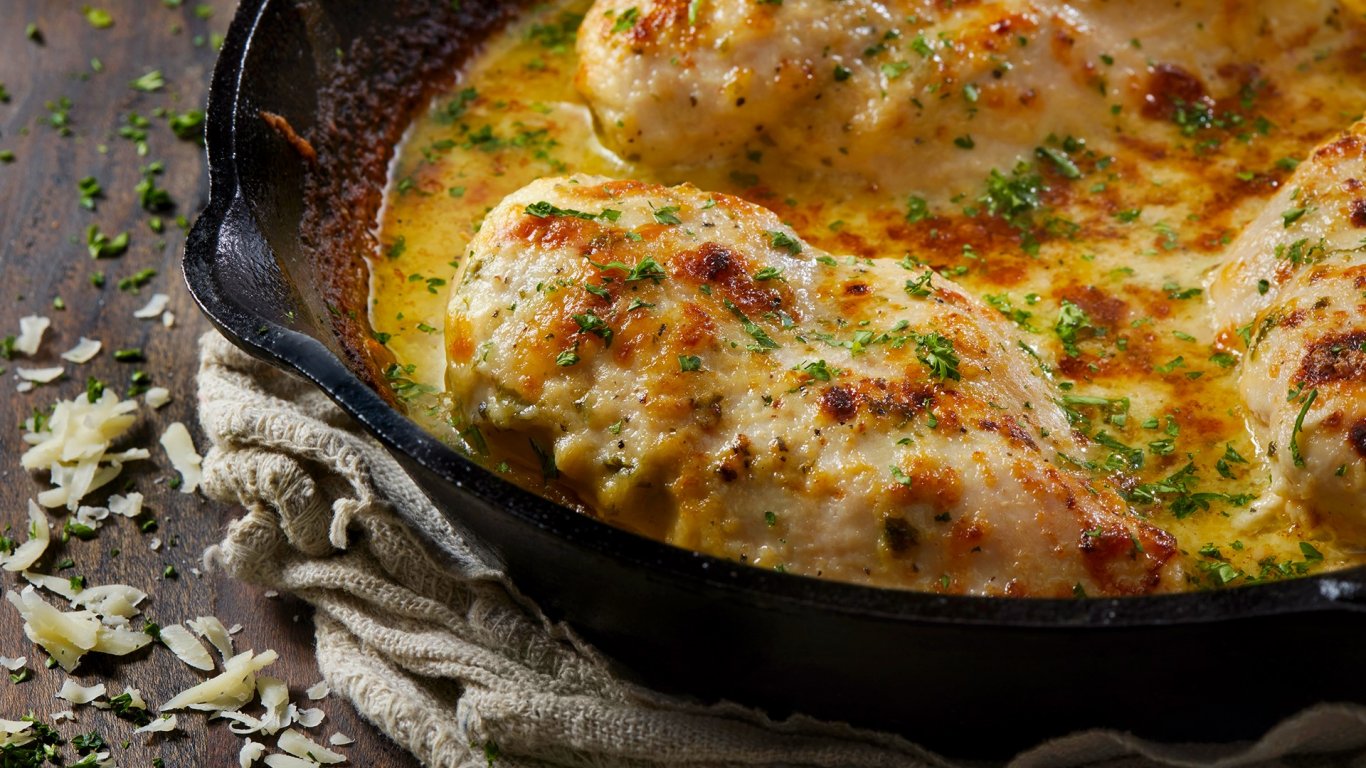 Пилешки гърди с чушки и кашкавал