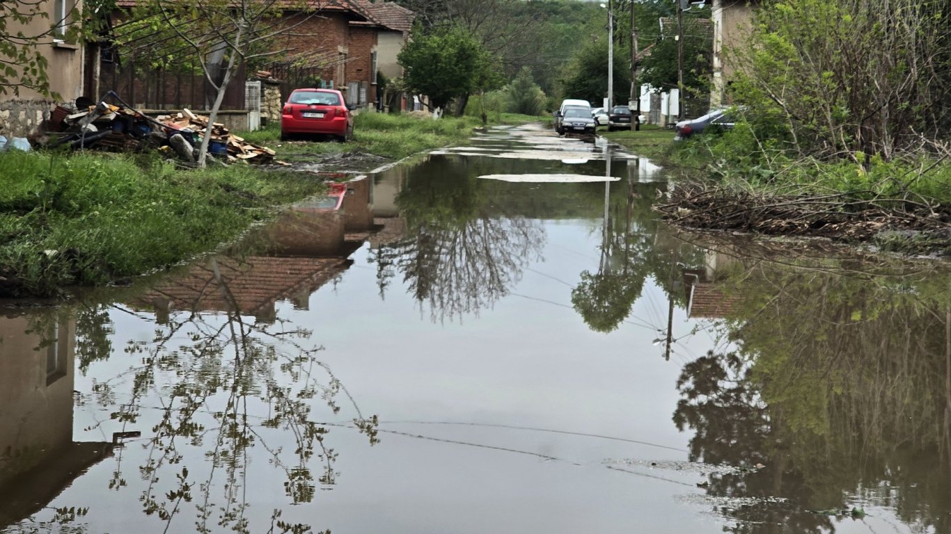 Обилен дъжд в село Смилец предизвика бедствено положение