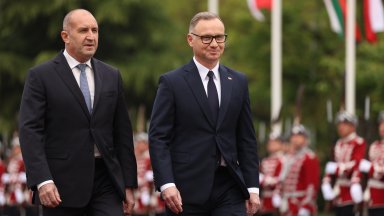 Президентът Румен Радев и съпругата му Десислава Радева посрещнаха полския