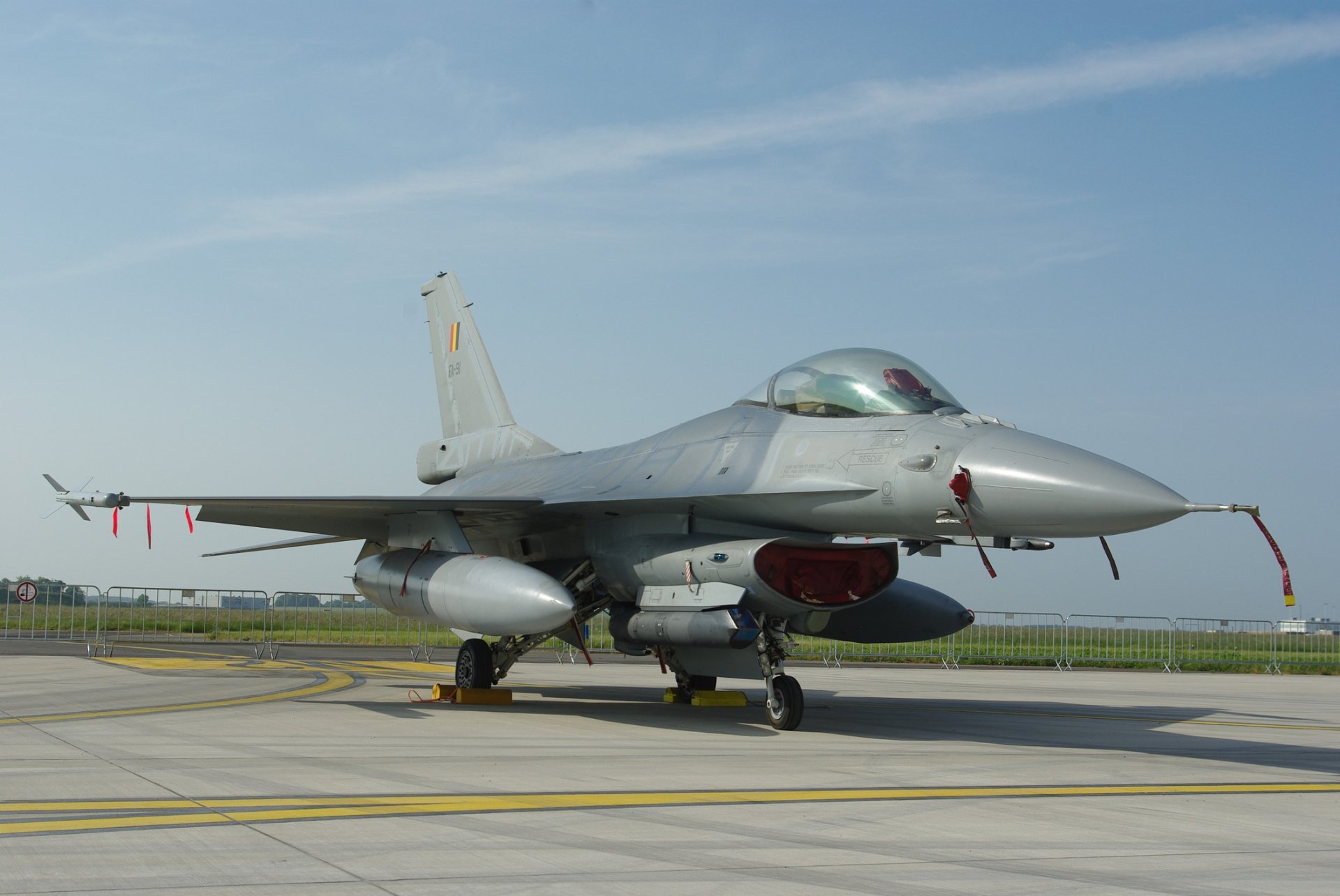 Пакистан има F-16