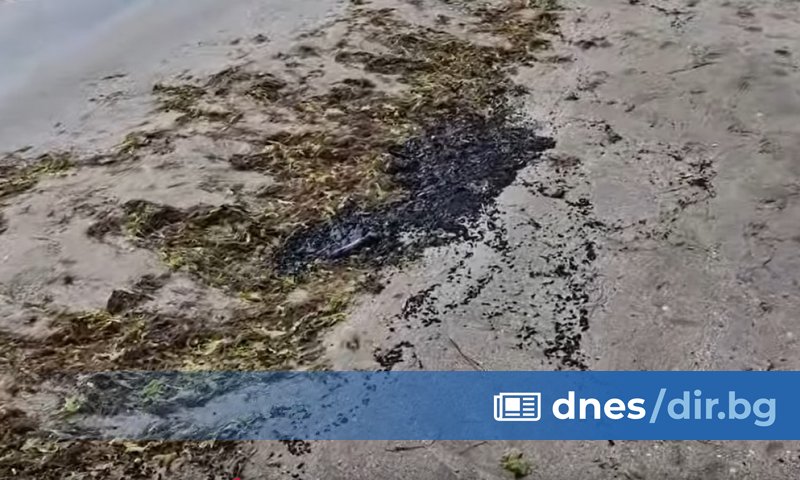 Нефтопродукти с неустановен състав и произход отново изплуваха на голяма
