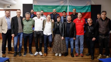 В трудни времена на терена: Роди се официален фенклуб на българския национален отбор