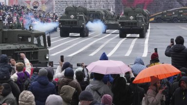 С кацане в Баку самолетът на Вучич стигна до Москва. Там е и Цзинпин. Кой друг?