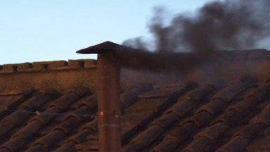 Черен дим след първото гласуване на кардиналите електори това означава