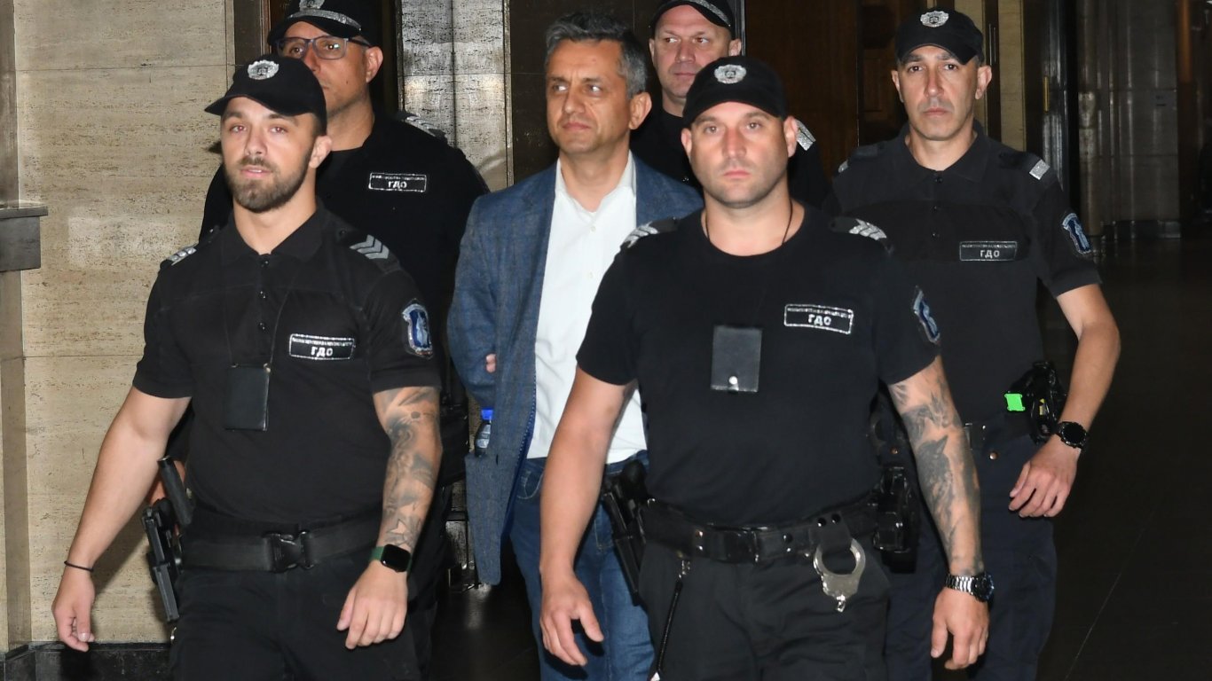 Бившият директор на митницата в Пловдив остава в ареста окончателно