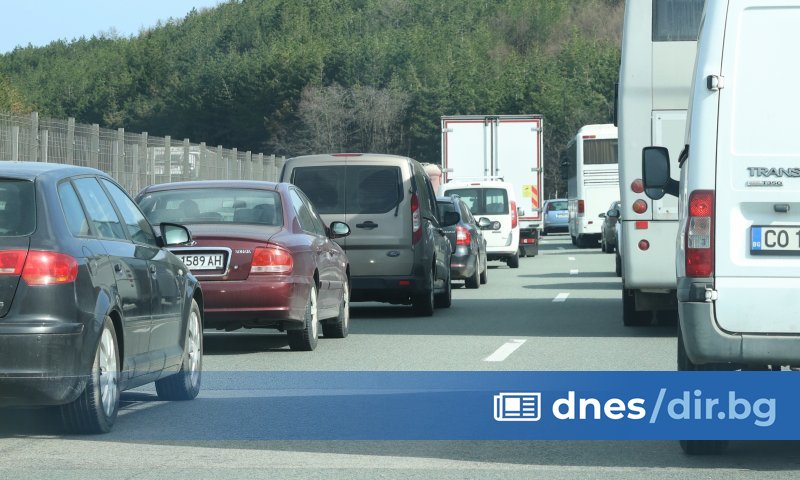 6-километрова колона от автомобили се образува на автомагистрала Тракия на