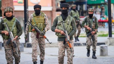Посланикът на Пакистан в САЩ заяви, че страната му и Индия поддържат контакт