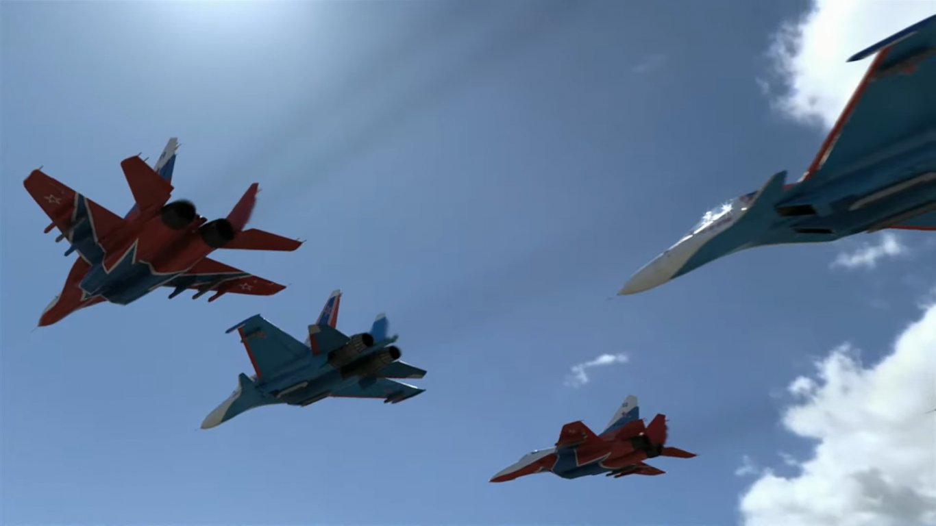 Су-30СМ и МиГ-29 преминаха над Москва