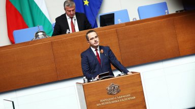 "Величие" и "Възраждане" се спряха на две теми за вота на недоверие, МЕЧ има и трета
