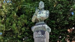 Почетоха 128 години от гибелта на Алеко Константинов в родния му град Свищов