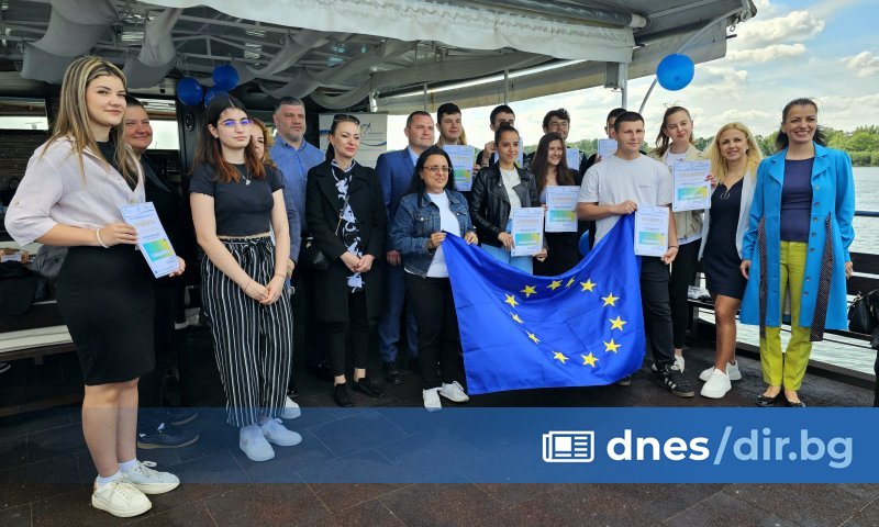 С празничен круиз по беше отбелязан Денят на Европа в