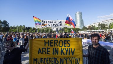 Хиляди протестираха в Словакия срещу посещението на Фицо в Москва