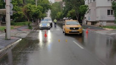 Такси блъсна и уби възрастен мъж на пешеходна пътека в Русе