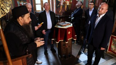Българска държавна делегация пристигна в Света гора Атон където днес