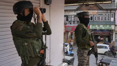 Най малко 13 цивилни са загинали в пакистански Кашмир за 12