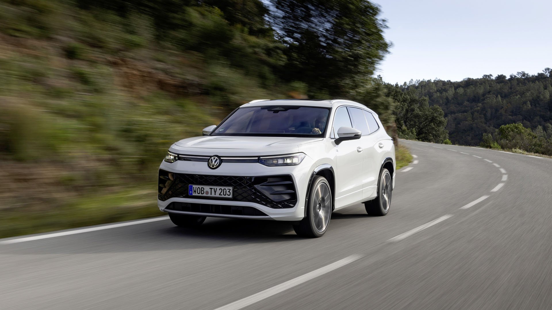 Volkswagen Tayron се превръща в изгодно предложение със 7 места (галерия и видео)