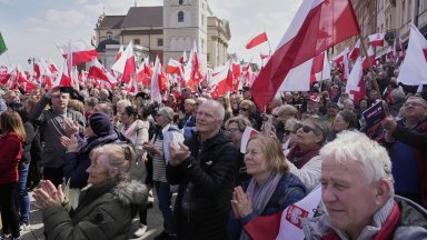 Няколко хиляди души протестираха днес във Варшава срещу незаконната имиграция