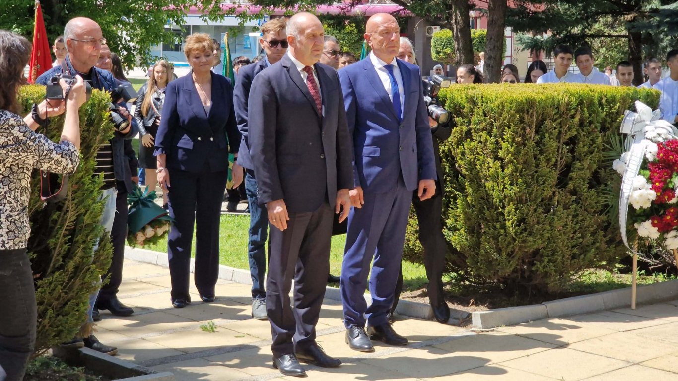 Радев: Надявам се депутатите да изпълнят ангажимента си към еврозоната и демокрацията  