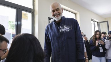 Управляващата Социалистическата партия на Албания на премиера Еди Рама печели 51 8