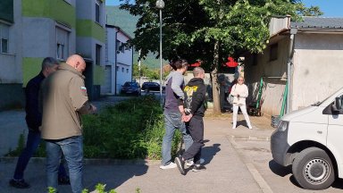 Трима млади мъже са задържани при специализирана операция на ДАНС