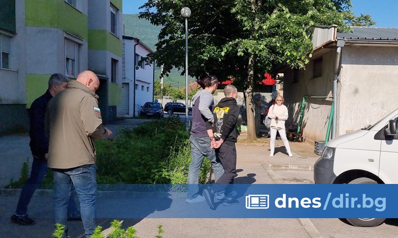 Трима млади мъже са задържани при специализирана операция на ДАНС