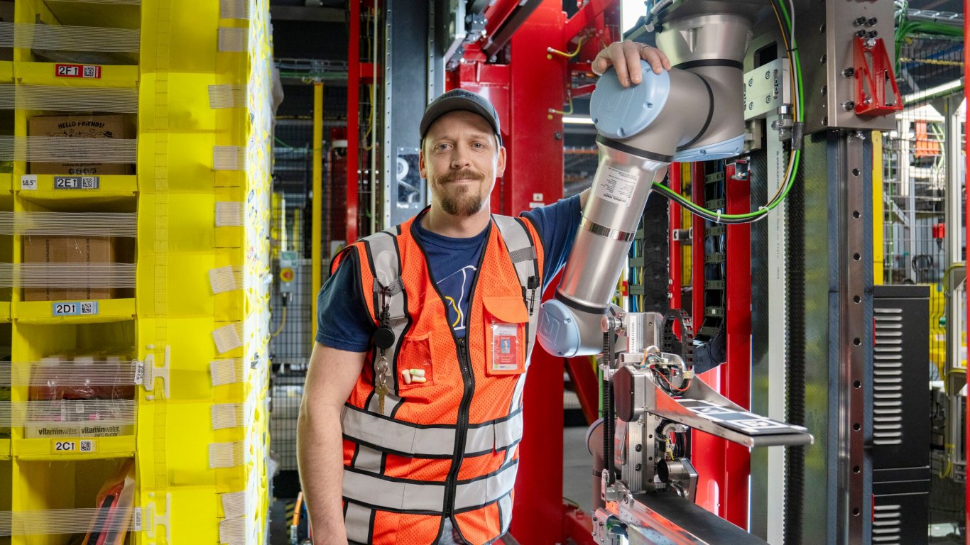 Amazon: Ето кои работни места ще останат за хората в свят, доминиран от AI и роботи