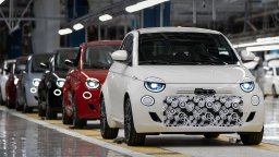 FIAT започна производството на новия 500 Hybrid в завода в Торино