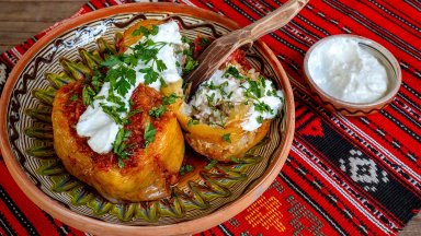 Пролетно: Пълнени чушки с кайма, ориз и копър