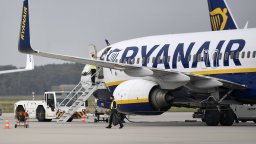 Летище Шарльороа е затворено заради сигнал за бомба, засегнати са полети от и до България