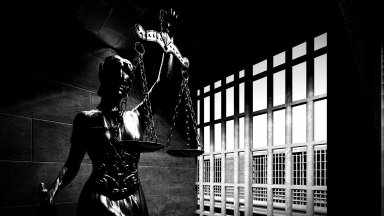 Виж още След смъртна присъда и 48 г в затвора