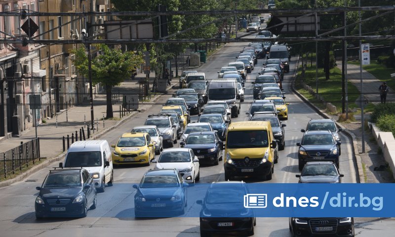 Движението в София е обичайно за делничен ден, съобщиха за