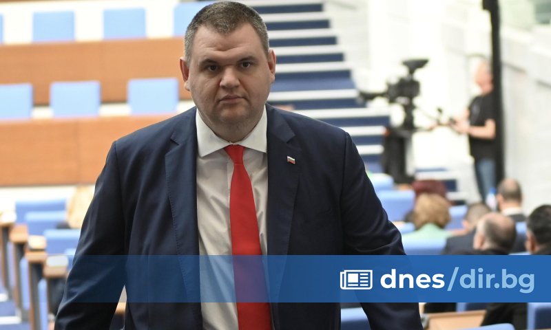 Темата за оставката на председателя на парламента Наталия Киселова абсолютно