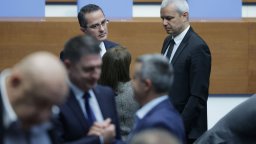 Костадин Костадинов: Управляващите използват Конституцията за изтривалка