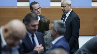 Костадин Костадинов: Управляващите използват Конституцията за изтривалка