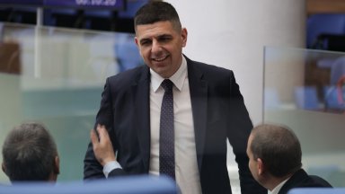 Ивайло Мирчев: Вотовете на недоверие срещу правителството са под режисурата на ГЕРБ