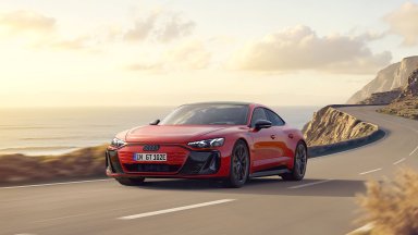 Обновеното Audi e-tron GT получи базова версия с по-голяма батерия