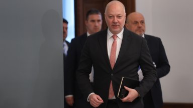 Премиерът: Изследват се всички варианти да приберем нашите сънародници от Близкия изток