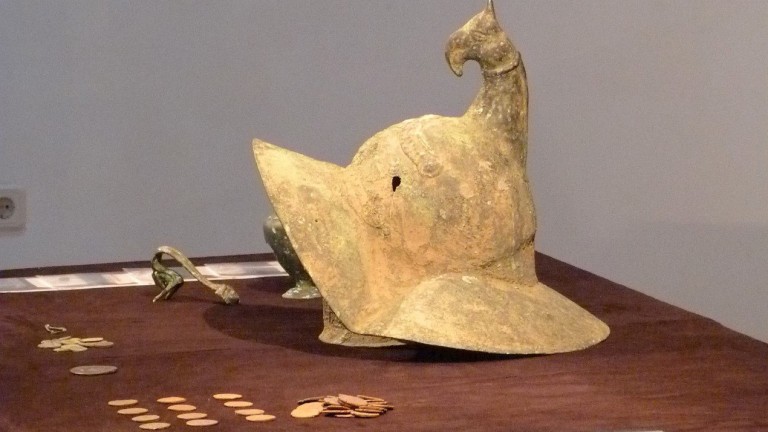 Три милиона евро е пазарната стойност на върнатия в България гладиаторски  шлем