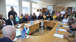 Общинският съвет в Аврен спря изграждането на вятърен парк в района