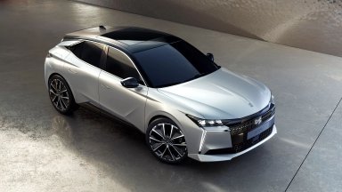 DS 4 промени името си на DS N°4 и се сдоби с електрическа версия