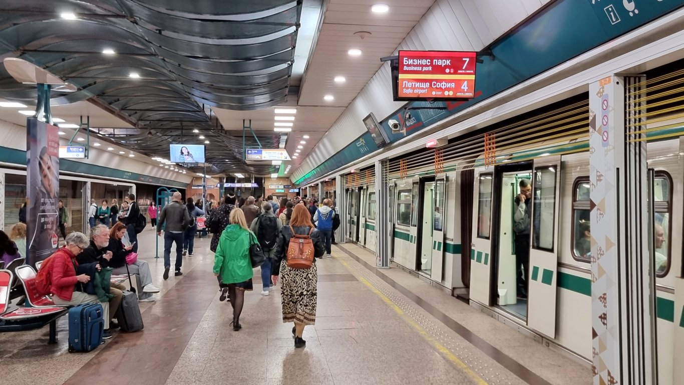 Проблем в мрежата спря спешните телефони на софийското метро