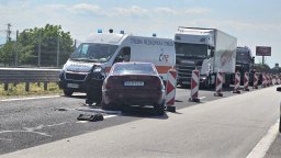 Катастрофа с линейка блокира АМ "Тракия" край Пловдив, тапата е поне 10 км (снимки)
