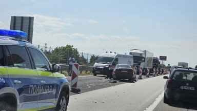 Три коли се удариха на магистрала "Тракия", отбиват движението към Черноморието