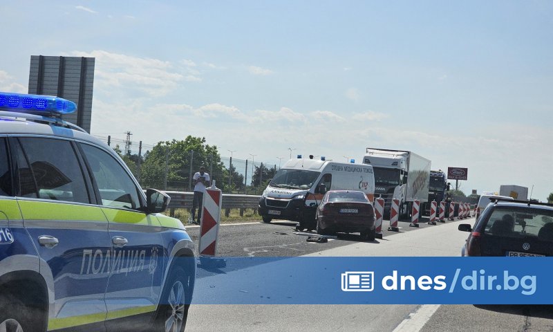 Катастрофа с три автомобила е станала в района на ремонтните