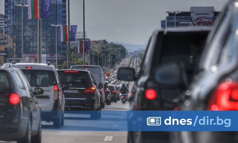 Протестът на наземния градски транспорт в София продължава и в петък. Автобусите,