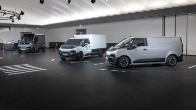 Новите ванове на Renault смайват с маневреност на Clio (галерия)