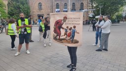 "Училището не е църква": Протестиращи отхвърлиха и "Добродетели и етика" 
